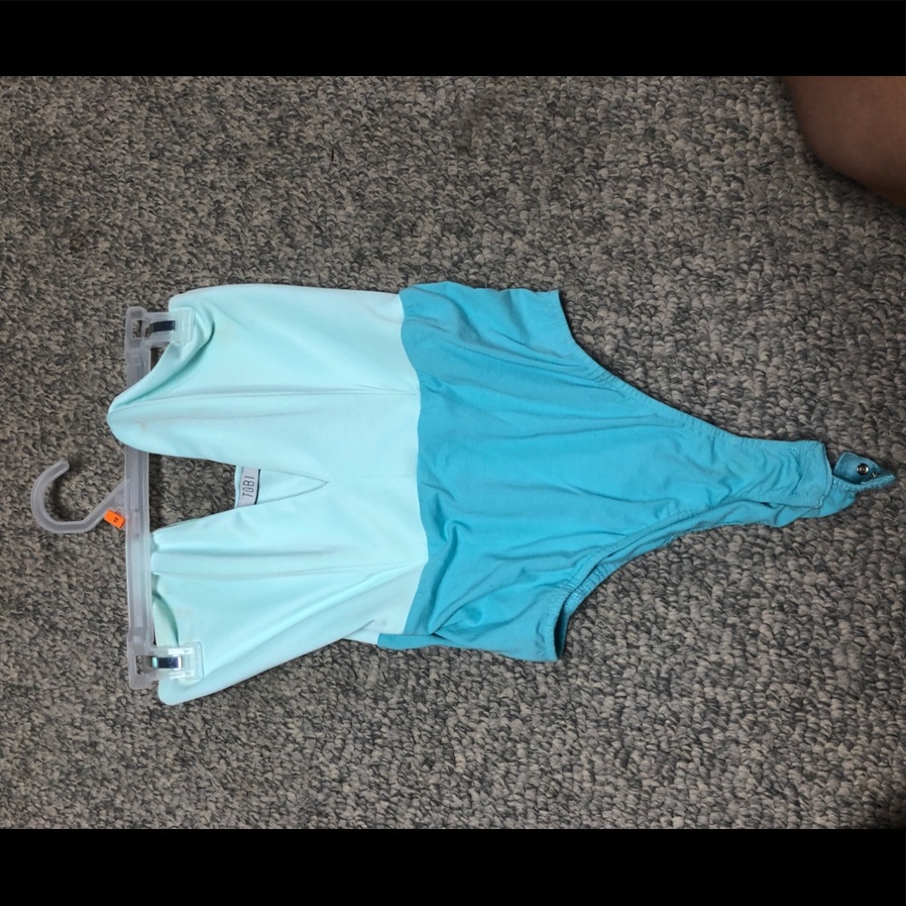 TOBI Deep V bodysuit in baby blue